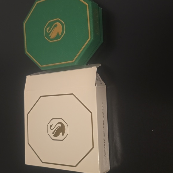 Swarovski Green Snowflake Ornament - Picture 6 of 7